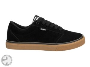 Zapatilla urbana de gamuza negra