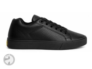 Zapatilla urbana de ecocuero negra Area