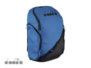 Mochila con cierre y broche cruzado reforzada