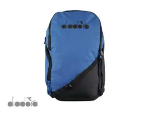 Mochila con cierre y broche cruzado reforzada